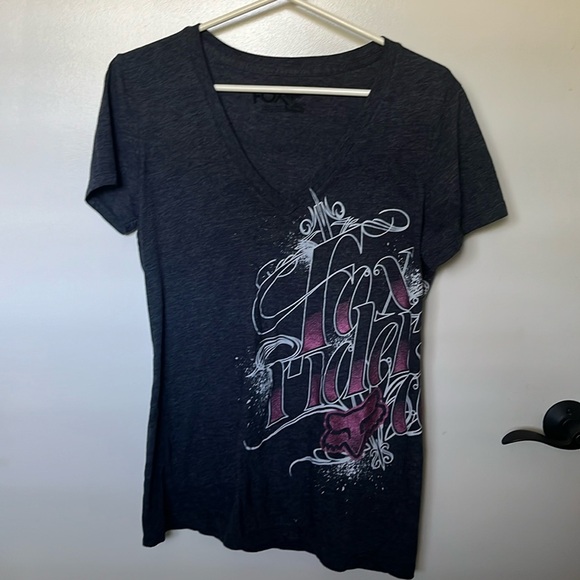 FOX v neck short sleeve tee NWOT - Picture 2 of 5